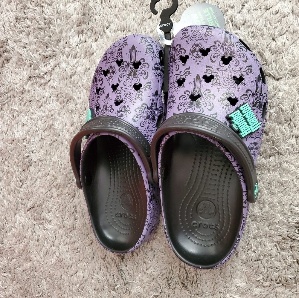 Crocs - Haunted Mansion